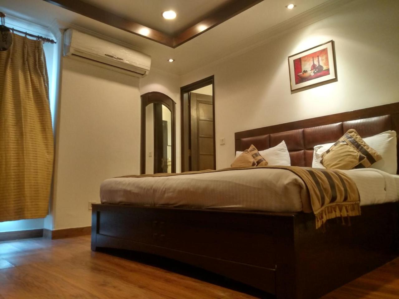 Hotel Aaron Castle นิวเดลี ภายนอก รูปภาพ